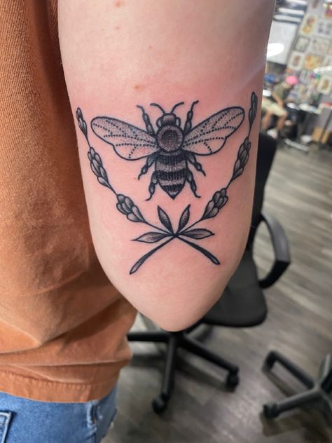 Bumble bee tattoo with lavender surrounding it and dot shading on back of upper arm above elbow Bumble Bee And Lavender Tattoo, Woman’s Elbow Tattoo, Bee Tattoo Ideas Vintage, Elbow Bee Tattoo, Bumble Bee Knee Tattoo, Bee Elbow Tattoo, Bee Tattoo Back Of Arm, Top Of Elbow Tattoo, Tattoo With Lavender