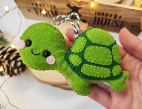 Felt Turtle, Kawaii Turtle, Sea Turtle Gifts, Felt Keychain, Pumpkin Ornament, Frog Gifts, Turtle Gifts, Wood Keychain, Felt Halloween