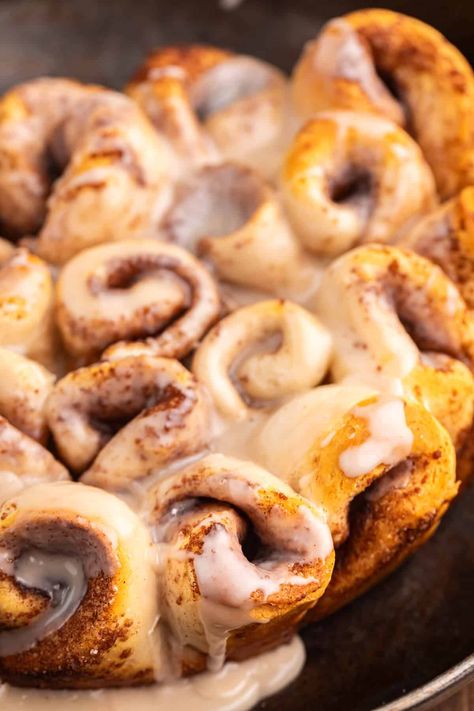 These Biscuit Cinnamon Rolls, made from refrigerated biscuit dough, are a warm, soft, and gooey delight that comes together in minutes, topped with a luscious vanilla glaze. With their easy, semi-homemade approach, you can enjoy the charm of freshly baked cinnamon rolls anytime you crave a sweet, comforting treat. Canned Biscuit Cinnamon Rolls Easy, Pillsbury Biscuit Cinnamon Rolls, Biscuit Dough Cinnamon Rolls, Cinnamon Rolls With Biscuits, Biscuit Dough Recipes Canned, Pillsbury Cinnamon Rolls Ideas, Bunco Appetizers, Flakey Biscuits, Pillsbury Biscuit Recipes