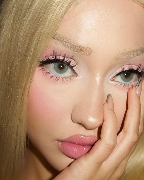 Ethan Euphoria, E Girl Makeup, Christina Model, 2000s Pink, Cute Eye Makeup, Graphic Makeup, Swag Makeup, Makeup Tut, Types Of Makeup