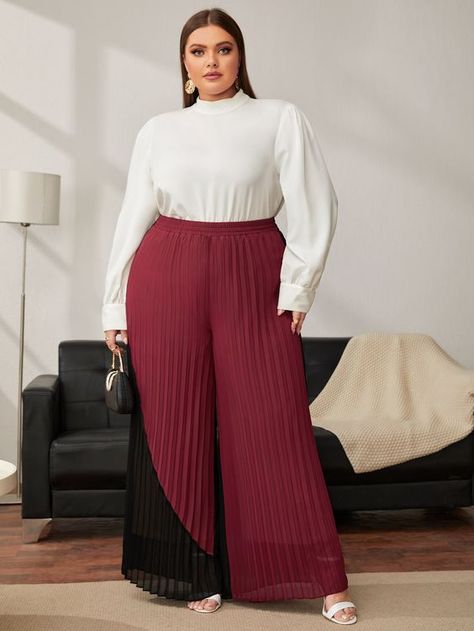 17 Sophisticated Business Casual Plus Size Outfit Ideas Loose Pants Outfit Plus Size, Palazzo Pants Outfit Plus Size, Business Casual Plus Size, Pleated Pants Outfit, Summer Birthday Outfits, Plus Size Outfit Ideas, Casual Plus Size Outfits, Summer Business Casual, Business Casual Summer