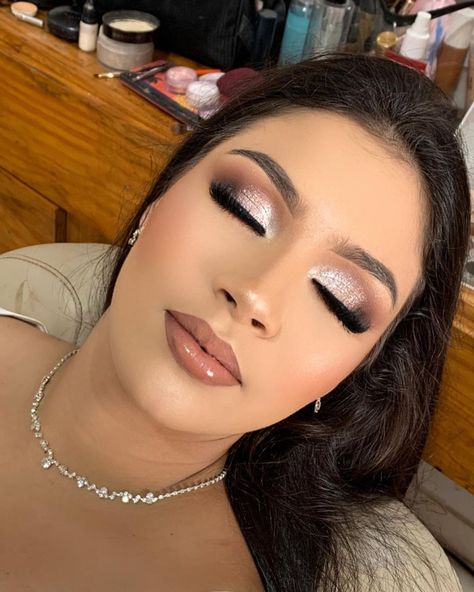 White And Gold Eyeshadow Looks, Sweet 16 Makeup, Quince Makeup, Makeup Silver, Quinceanera Makeup, Elegantes Makeup, Eye Makeup Images, Wedding Eye Makeup, Glam Wedding Makeup