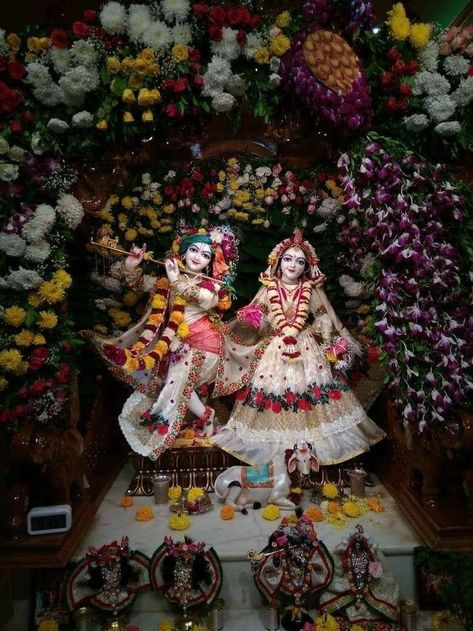 Radha Krishna Iskcon Wallpaper, Lord Krishna Iskcon Images, Krishna Images Iskcon, Radhe Krishna Hd Wallpaper Iphone, Sree Krishna Hd Wallpapers, Lord Wallpaper, Unique Radha Krishna Images, God Illustration, Bhakti Quotes