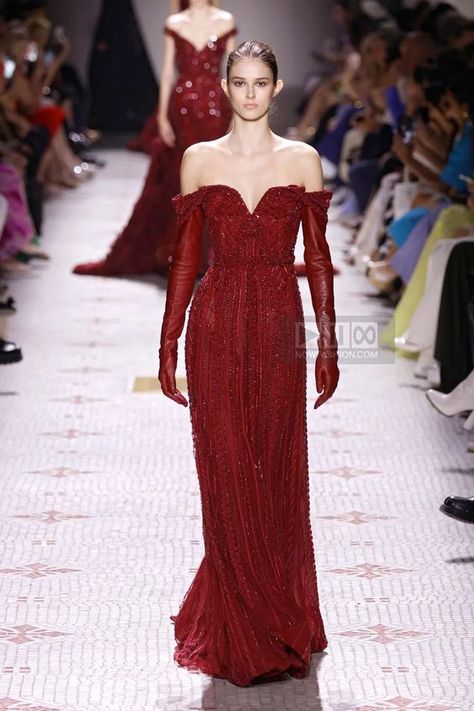 Elie Saab Couture Fall Winter 2024 Paris – NOWFASHION Couture Beading, Fancy Stuff, Fashion Show Runway, Paris Fashion Week Runway, Elie Saab Fall, Elie Saab Couture, Designer Outfits, Fashion Show Images, Fall Winter 2024