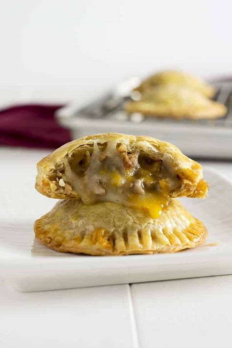 These taco hand pies taste like a beef and bean cheesy burrito, but with a tender, flaky crust that melts in your mouth! Great as an appetizer or dinner! Taco Hand Pies, Easy Dumplings Recipe, Hand Pies Savory, Hand Pie Recipes, Taco Pie, Hand Pie, Kid Friendly Snack, Empanadas Recipe, Sweet Pie