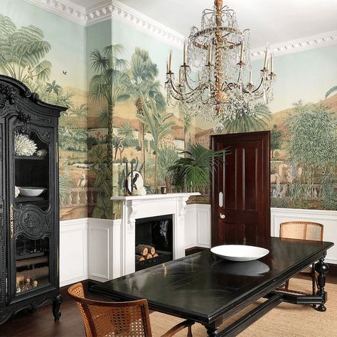 Mark D Sikes - High-Low - How to Get the Look! - Laurel Home Dining Room Murals, Installing Wainscoting, Boston Apartment, French Apartment, Orac Decor, New York Apartment, Neutral Color Scheme, Wall Molding, Wainscoting