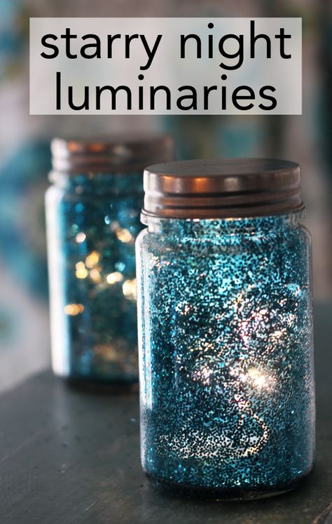 super easy starry night luminaries Mason Jar Projects, Diy Galaxie, Mason Jar Diy Projects, Starry Night Wedding, Quick Crafts, Diy Bricolage, Jar Diy, Jar Lights, Mason Jar Diy