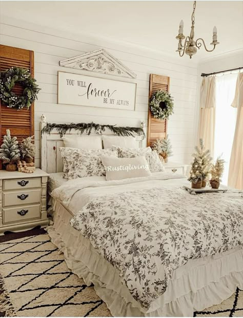 Bedroom Decor Farmhouse Style, Farmhouse Christmas Bedroom, Master Bedrooms Decor Modern, Farmhouse Bedroom Decor Ideas, Primitive Home Decor, Design Hacks, Home Office Inspiration, Christmas Bedroom, Farmhouse Bedroom Decor