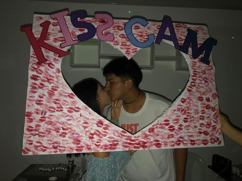 Kiss Cam, Kiss