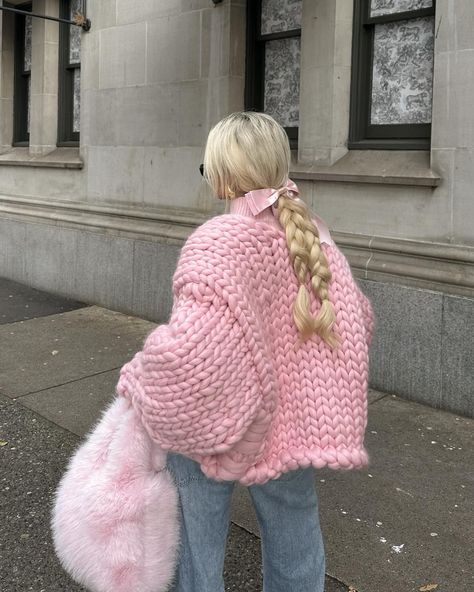 Winter Outfits Christmas, Mode Inspo, Winter Outfits Women, Pink Outfit, Embellished Dress, Shop Maxi Dresses, City Streets, Cardigan Tops, Two Piece Dress