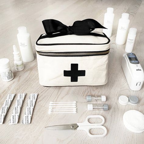 First Aid Storage, Smart Organization, Packing Cubes, Aid Kit, Pet Bottle, First Aid Kit, Travel Organization, Travel Pouch, First Aid