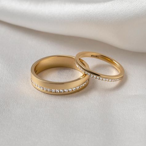 Exquisite Pairs ✨ Wedding band pairs for a couple have a deep-rooted history. The tradition dates back to ancient Egypt, around 3,000 BCE. The Egyptians are known to be the earliest users of rings to symbolize love and commitment. They crafted rings from materials like braided reeds, hemp, or leather, which were later replaced by more durable metals. The circular shape of the ring, with no beginning or end, symbolized infinity, and was traditionally worn on the fourth finger of the left han... Couple Bands Rings, Couple Bands, Couple Together, Couples Wedding Bands, Bespoke Rings, The Romans, Christian Marriage, Wedding Band Sets, Ancient Egypt