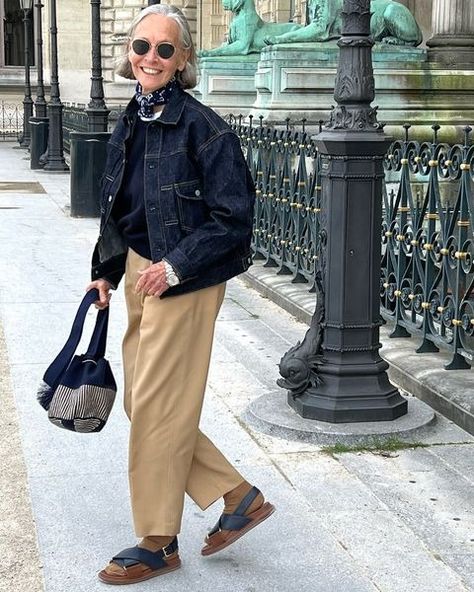 Linda Wright (@lindavwright) • Instagram photos and videos Linda Wright Style 2024, Linda Wright Style 2023, Crewneck Layering, Linda V Wright, Linda Wright Style, Mochilla Bag, Linda Wright, Jackie O Style, Classic Style Outfits