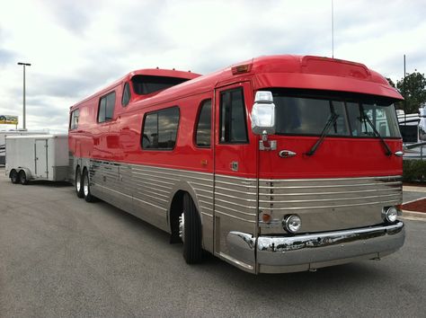 Scenicruiser Bus for Sale | http://4.bp.blogspot.com/-YQgoChvjtvI/T0e8fEbSWlI/AAAAAAAAAG4 ... Tour Buses For Sale, Rv Conversion, Bus Conversions, Luxury Motorhomes, Greyhound Bus, Overland Truck, Buses For Sale, Bus House, Expedition Truck