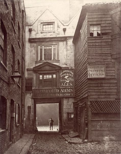 Victorian Street, Walking Down The Street, Victorian London, London History, St Pauls Cathedral, London Town, Old Photographs, Old London, London Photos