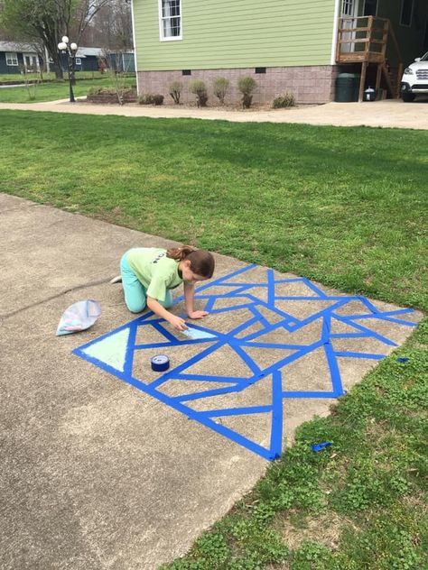 Sidewalk Chalk Storage, Chalk Paint Sidewalk, Interactive Sidewalk Chalk Art, School Chalk Art, Driveway Chalk, Parking Lot Painting, Sidewalk Paint, Fun Chalk Art, Chalk Stencils