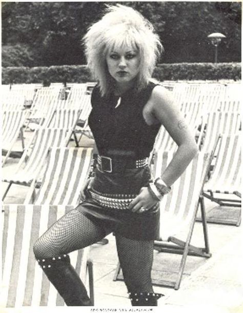 Saucy Outfits, 80s Punk Fashion, Punk Rock Girls, 80s Punk, Goth Subculture, Girl Punk, Rocker Girl, Punk Scene, Riot Grrrl