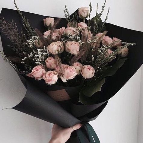 Flowers 🌺 on Twitter: "… " Black Bouquet, Boquette Flowers, Flower Bucket, Flowers Bouquet Gift, Flower Therapy, Beautiful Bouquet Of Flowers, Beautiful Flower Arrangements, Luxury Flowers, Bouquet Of Flowers