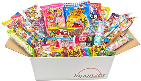 Japanese Candy Box, Snack Christmas, Korean Candy, Fish Snacks, Candy Gift Baskets, Snacks Candy, Candy Snacks, Korean Snacks, Chocolate Gifts Basket