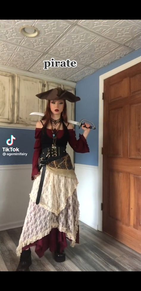 No Corset Pirate Costume, Pirate Coat Womens, Ren Faire Outfit Pirate, Womens Pirate Cosplay, Punk Pirate Outfit, Pirate Look Women, Thrifted Pirate Costume, Feminine Pirate Outfit, Diy Pirate Accessories