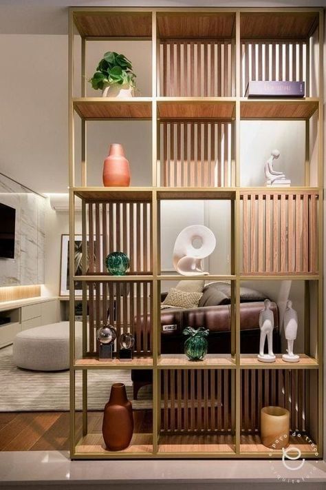 Room Separator Shelves, Partition Furniture Design, Partition Design Living Rooms, Wooden Separator, Wooden Partition Design, Living Room Separator Ideas, Reka Bentuk Bilik Tidur, Room Separator, Room Divider Shelves