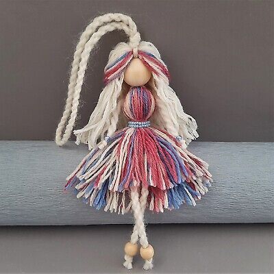 Diy Faries Dolls, Dolls Made By Hand, Crafts With Clothes Pins, Tiny Dolls To Make, Macrame Rosary, Macrame Christmas Ornaments Diy, Macrame Toys, Macrame Angel Ornament, Angels Crafts