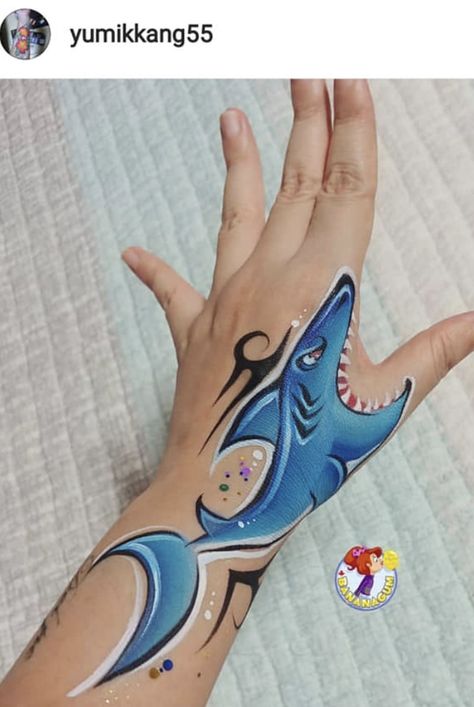 Shark Face Paint, Face Painting Halloween Kids, Dinosaur Face Painting, Mermaid Face Paint, Animal Face Paintings, Face Painting Tips, Face Painting For Boys, Arm Painting, Make Up Ideas