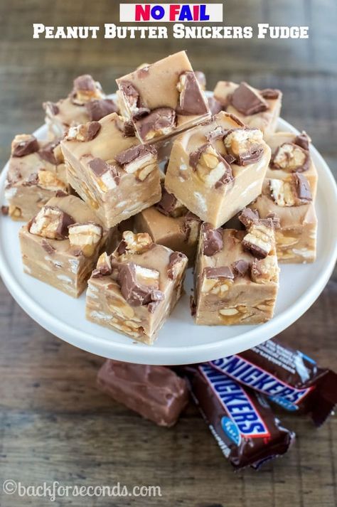 Easy Peanut Butter Snickers Fudge Peanut Butter Snickers, Snickers Fudge, Fudge Recipe, Easy Peanut Butter, Peanut Butter Fudge, Peanut Butter Chips, Homemade Candies, Candy Bars, Fun Sized