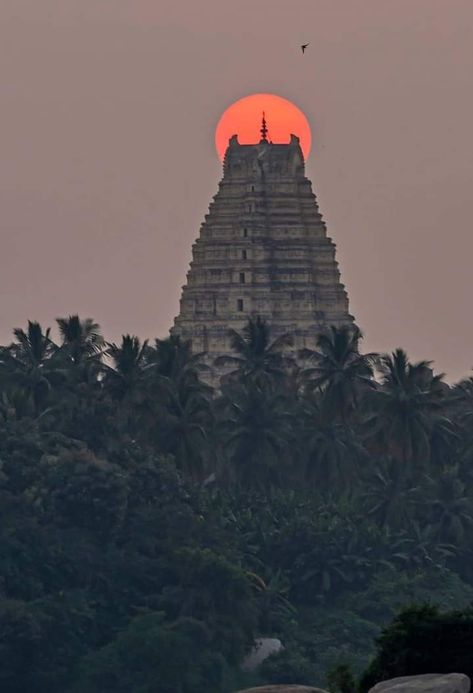 South Indian Asthetics, South Indian Temple Aesthetic, Indian Gods Aesthetic, Hindu Temple Aesthetic, Hindu God Aesthetic, Indian Temple Aesthetic, Tamil Aesthetic, Tamil Art, Hindu Aesthetic