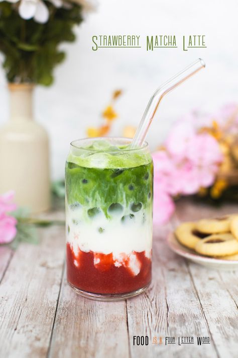 Coconut Cloud Smoothie, Iced Strawberry Matcha Latte, Matcha Foam, Dirty Matcha, Cloud Smoothie, Strawberry Matcha Latte, Foam Recipe, Pane Naan, Matcha Strawberry