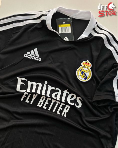 Madrid Outfits, Real Madrid Shirt, Photographie Indie, Hype Clothing, Soccer Outfits, Pakistani Fashion Casual, Jersey Outfit, Football Outfits, Simple Trendy Outfits