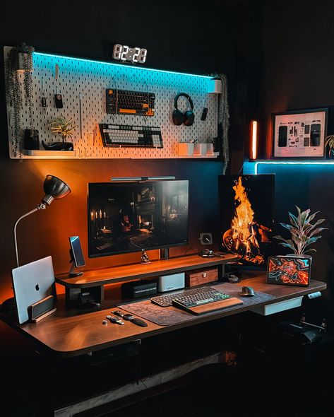 Face Reveal In The End 🤣🫰❤️Btw Hope You Love This Desk Setup ♾️🧿 . . . #kumaarphotography #desksetup #deskgoals #dreamdesk #shotonapple @apple #heykumaar #kumargautam Computer Monitor Setup, Two Monitor Setup, Set Up Pc, Work Wallpaper, Cozy Setup, Trading Room, Games Room Inspiration, Earthy Vibes, Gaming Desk Setup