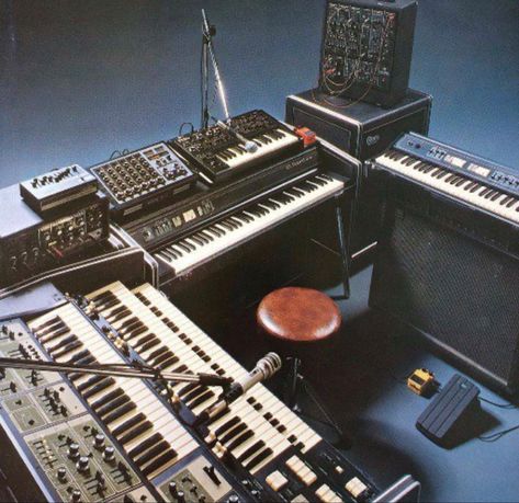 Music Production Equipment, Computer Love, Music Studio Room, New Retro Wave, Music Technology, Home Studio Music, Music Tech, Studio Gear, Studio Setup