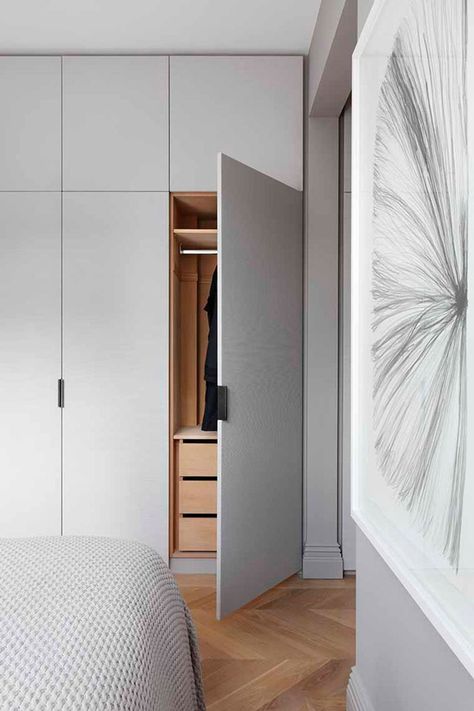 Modern closet door and design ideas Modern Appartement, White Cupboards, Brass Door, Tall Storage, Storage Cabinet, Tall Cabinet Storage, Divider, Flooring, Brass