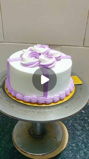 Adnan Malik on Instagram: "New cake decorating idea 🌸🤍 Follow for more cakes @chefadnanmalik . . . . . . #cake #newcake #cakeart #cakemaking #reels #reelsinstagram #instagood #instadaily #cakebirthday  #newcollection #chocolateday #chocolate #baking #bakery #adnancaker" Cake Designs With Buttercream, Simple Cakes Decoration, Hard Cake Designs, Cakes For Moms Birthday Beautiful, Pink Cake Birthday Kids, Cake Models Birthday, Easy Cake Decorations For Beginners, Cute Simple Cake Designs, Easy Diy Cake Decorating