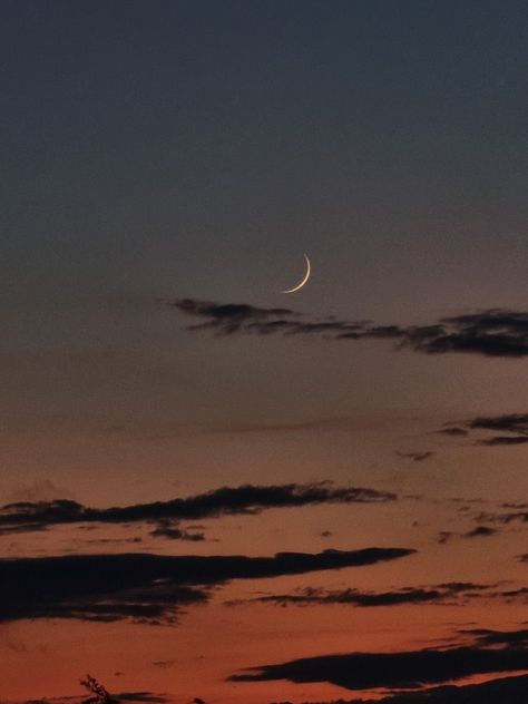 #aesthetic #moon Sunset With Moon Aesthetic, Remus Core, Moon Sunset Aesthetic, Sunset Moon Aesthetic, Sunset With Moon, Aesthetic Moon, Moon Images, Sunset Images, Aesthetic Sunset