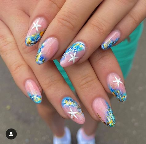 Seashell Nail Art, Seashell Nails, Trendy Beach, Gel Nail Design, Sea Creature, Oval Nails, Beach Nails, Gold Flakes, Gold Nails