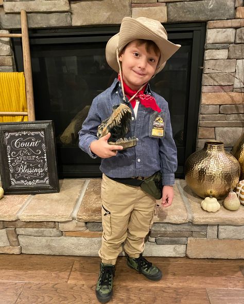 Career day Diy Career Day Costumes, Kids Career Day Costumes Ideas, Career Day Costumes For Kids, Career Day Spirit Week, Career Day Outfits, Paleontologist Costume, Disfraz Diy, Shirt Dress Outfit Fall, Pta Mom