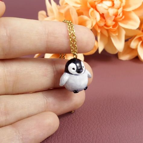 Fimo Penguin, Cute Polymer Clay Animals, Cute Clay Animals, Winter Polymer Clay, Polymer Clay Penguin, Polymer Clay Winter, Fimo Animals, Clay Penguin, Penguin Necklace