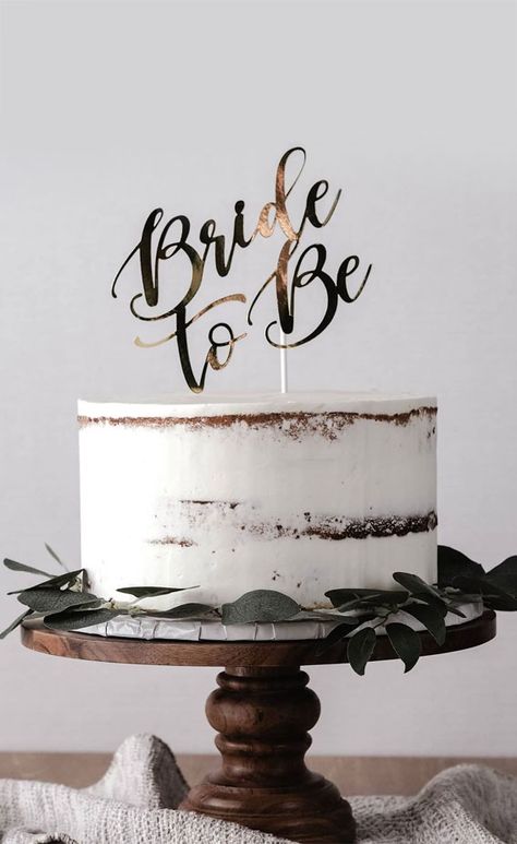 Flower Cake Minimalist, Bride To Be Simple Cake, Cute Minimalist Cake, Simple Bride To Be Cake, Minimalist Cake Designs, Bride To Be Cakes Ideas, Minimalist Cake Design, Creative Bridal Shower Ideas, Cake Minimalist