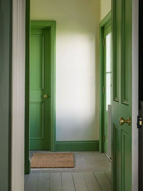 Designer Ben Pentreath takes this gorgeous green all round the skirting as well as the doors. Photo credit: Ben Pentreath Ltd. Entryway Door Interior, Hallway Door Colors, Painted Interior Door, Green Doors, Ben Pentreath, Painted Interior Doors, Black Interior Doors, California House, Internal Door