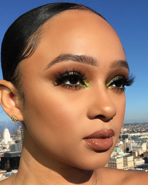 Makeup For Lime Green Outfit, Lime Green Dress Makeup, Lime Green Eyeliner, Lime Green Eyeshadow Looks, Lime Green Makeup Look, Green Makeup Looks Black Women, Lime Green Makeup, Neon Green Makeup, Lime Green Outfit