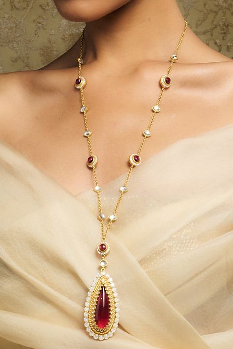 Shop these sparkling collection of Red Rose Cut Zircon Cabochon Studded Long Necklace by Tarun Tahiliani online at Aza Fashions. Luxury Fusion Style Temple Necklace Pendant, Gold Necklace Design, Diamond Gold Necklace, Fashion Jewelry Necklaces Gold, Neck Pieces Jewelry, Fancy Jewelry Necklace, Bridal Jewelry Vintage, Antique Jewellery Designs, Gold Chain Design