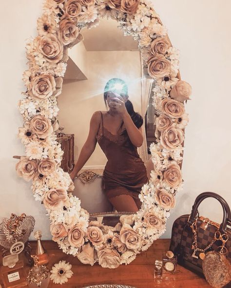 Amber Scholl on Instagram: “stop & take a selfie” Amber Scholl, Mirror With Flowers, Easy Decor, Floral Mirror, Flower Mirror, Beauty Room Decor, Dekor Diy, Decoration Piece, Diy Mirror