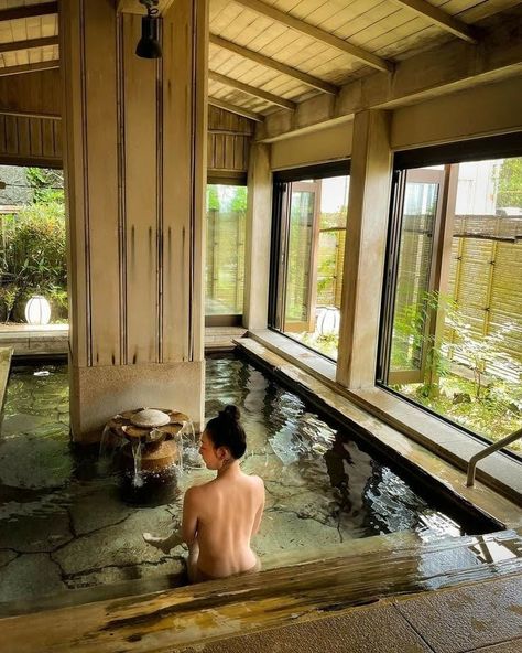 Soft Tub Hot Tub, Japanese Spa, Onsen Bath, Onsen Japan, Japanese Onsen, Japanese Hot Springs, Metal Building Designs, Natural Swimming Ponds, Japanese Bath