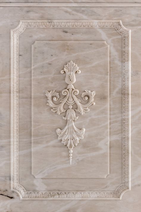 Carved Marble Fireplace Mantel Panel.By Marble Büro. Carved Ceiling Design, Marble Wall Design, Classic House Interior Design, Marble Walls, Marble Flooring Design, Marble Fireplace Mantel, Marble Interior, White Molding, Marble Carving