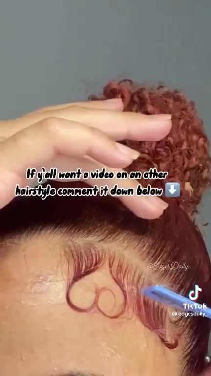 How To Do Heart Edges On Hair, Heart Shaped Edges Hair, Heart Edges Tutorial, Heart Edges Hair Tutorial, Heart Natural Hairstyles, Baby Hair Coração, Heart Edges Hair, Heart Hairstyle Natural Hair, Heart Shaped Edges