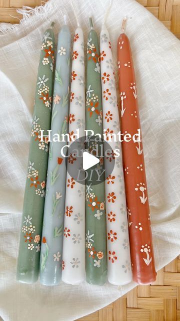 Diy Painted Candle Sticks, Painting Candle Sticks, Hand Painted Candles Diy, Painting Candles Diy, Candle Painting Easy, Candle Design Ideas Creative, Diy Painting Candles, Candle Painting Ideas, Candles Painting