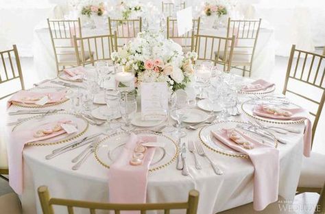 Wedding Table Pink, Wedding Reception Tablescapes, Garden Party Favors, Reception Tablescapes, Tafel Decor, Blush Pink Weddings, Garden Party Wedding, Wedding Table Decorations, Magical Wedding