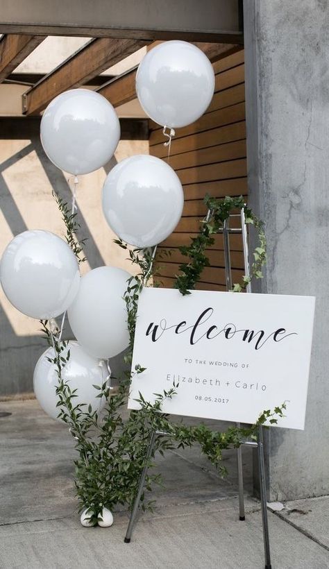 Balloon Decor Ideas, Mrs To Be, Balloon Wedding, Wedding Decoration Ideas, Wedding Balloon Decorations, Wedding Flower Decorations, Balloon Decor, Wedding Welcome Sign, White Balloons